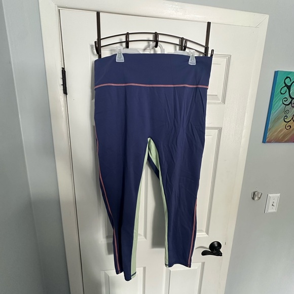 Lot of Fabletics Leggings size 3X - Picture 6 of 7